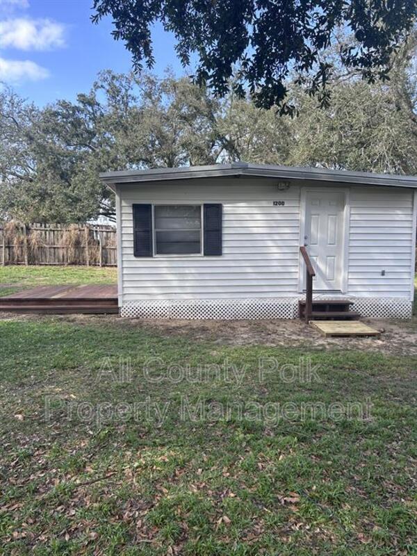 Frostproof House: 1200 Pine Ave.