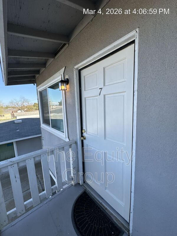 Hanford Condo: 331 E Elm Street