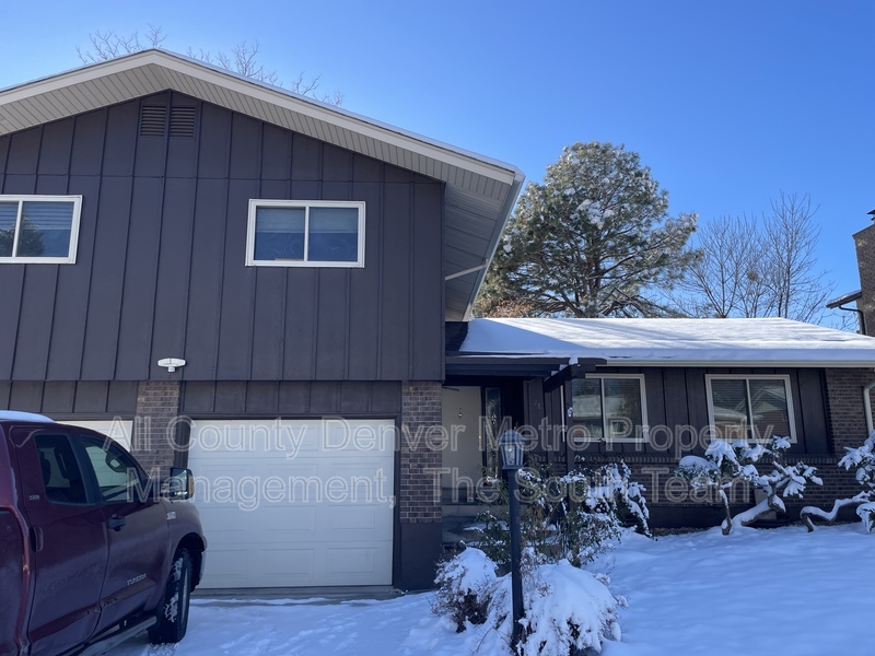 Denver House: 2833 S Depew St