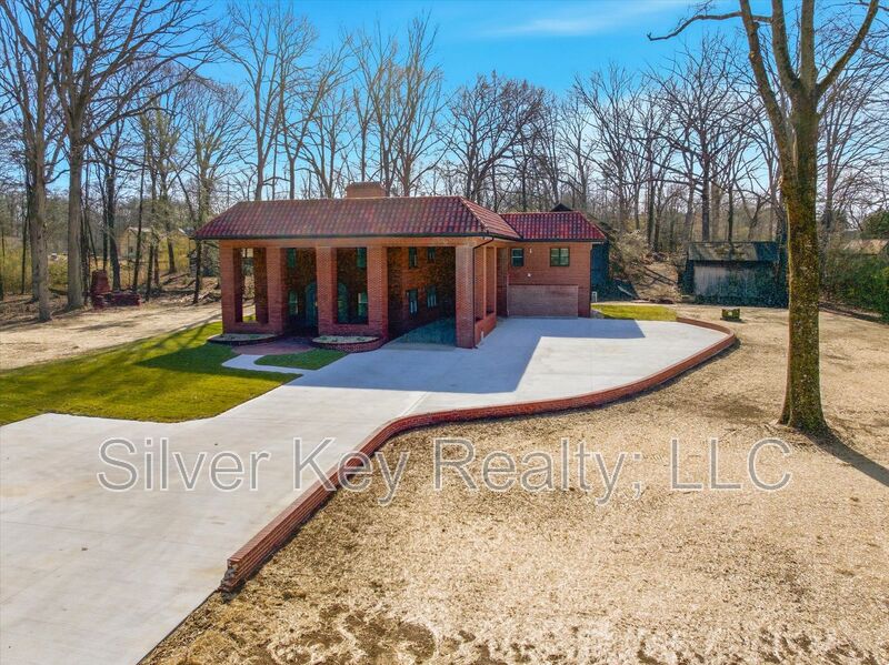 Athens Condo: 2113 Old Madison Avenue