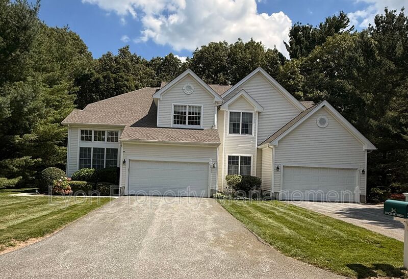 East Greenwich House: 240 Sanctuary Dr