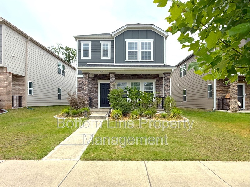 Pineville House: 629 Cranford Drive