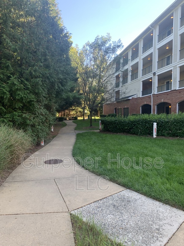 Alexandria Condo: 4860 Eisenhower Ave