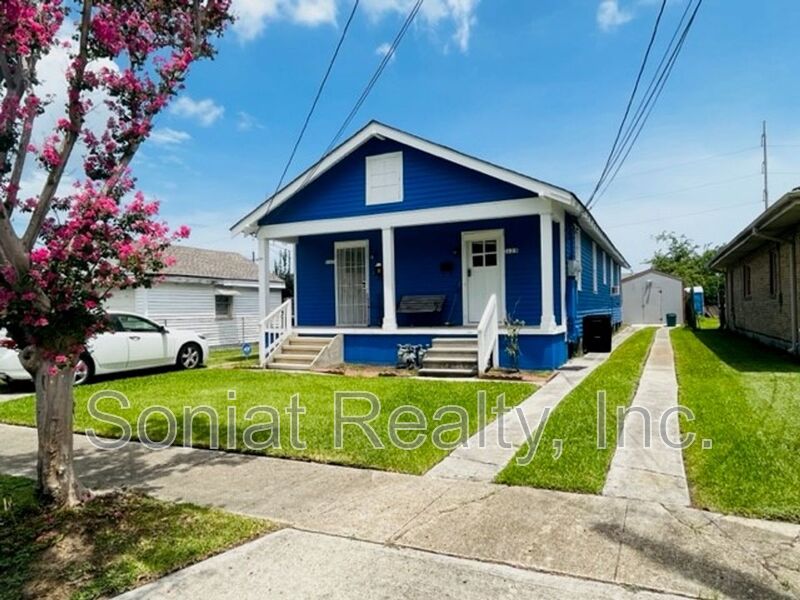 New Orleans House: 2129 Mandolin St.