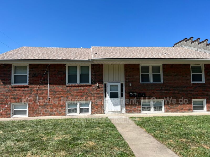 Grandview House: 13428 Spring St.