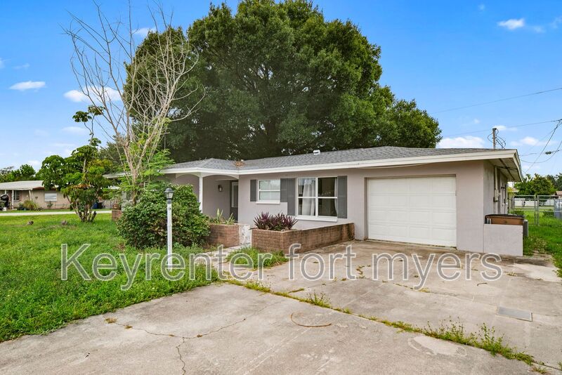 FORT MYERS House: 13802 SECOND ST