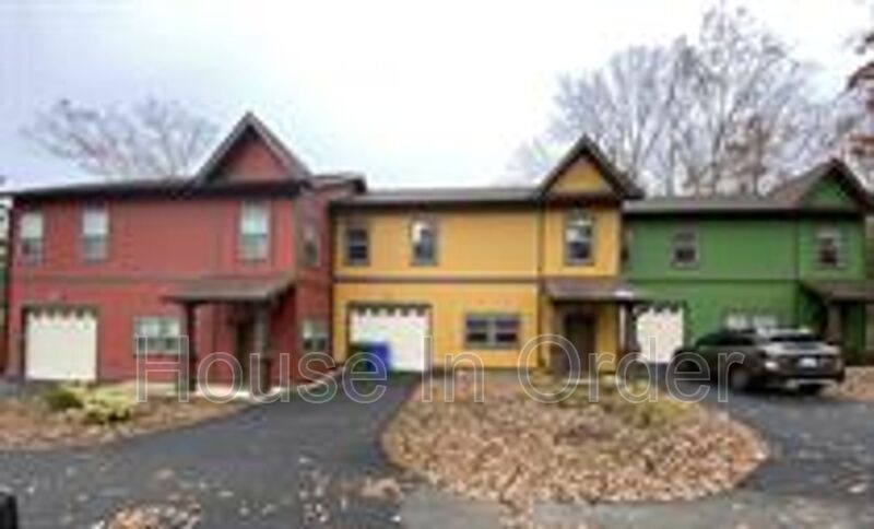 Asheville House: 10 Manatee Court