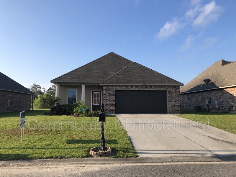 Denham Springs House: 13838 Ponderosa Dr