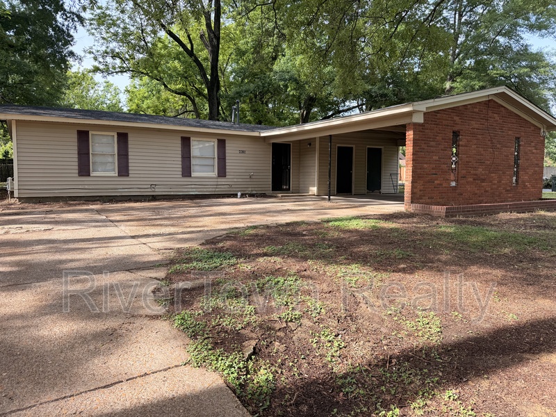 Memphis House: 4825 Bridgedale Ave