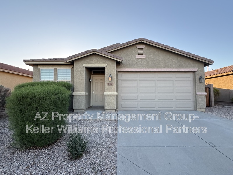 Goodyear House: 812 S 178th Ln