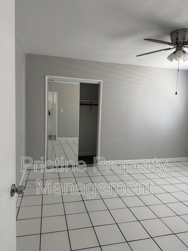 Paramount Apartment: 16439 California St