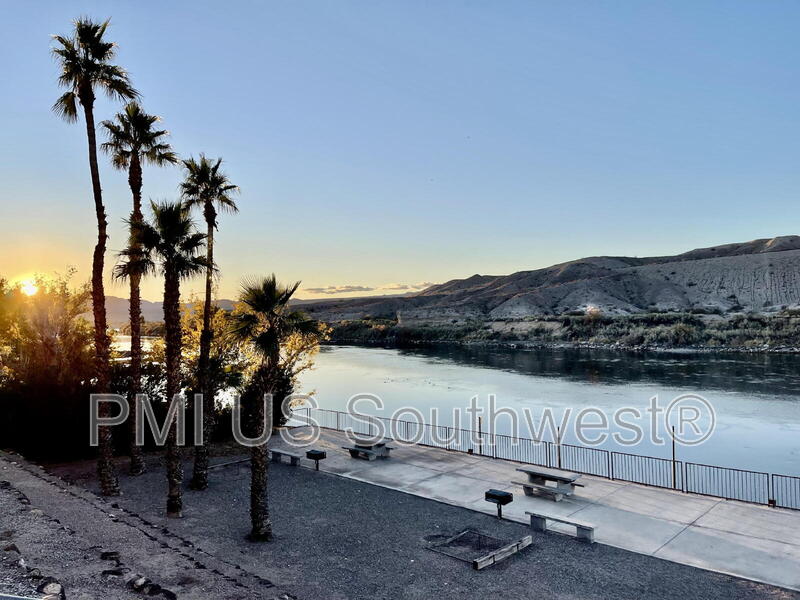 Bullhead City Condo: 1611 Highway 95