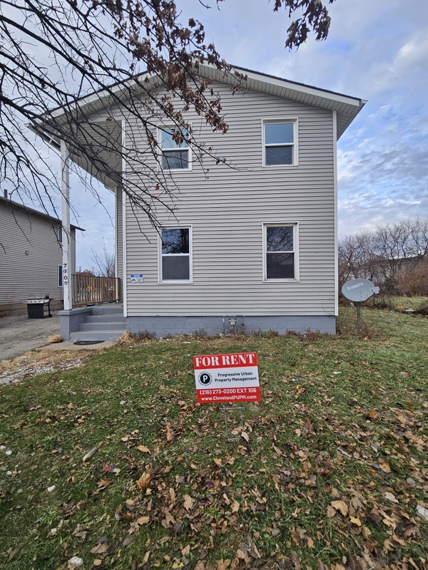 Cleveland House: 7305 Carson Avenue - 1