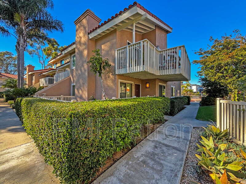 Huntington Beach Condo: 7422 Seastar Dr