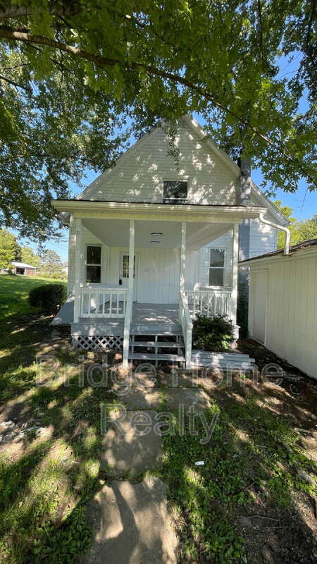 Edinburg House: 240 Robinson St