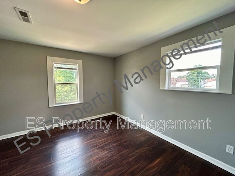 Newly renovated 3 bedroom 2 full bath home just north of Downtown Indy! - Photo 14