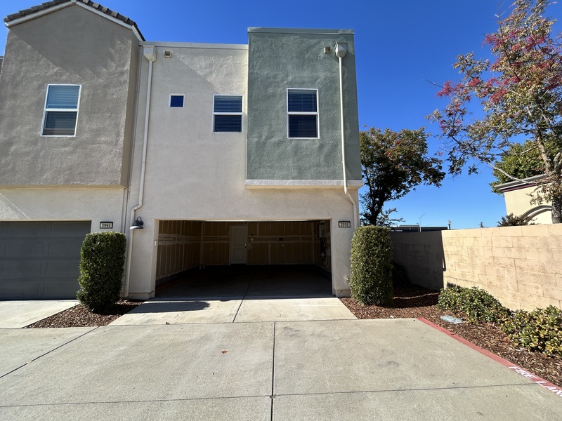 Sacramento House: 3998 E Commerce Way