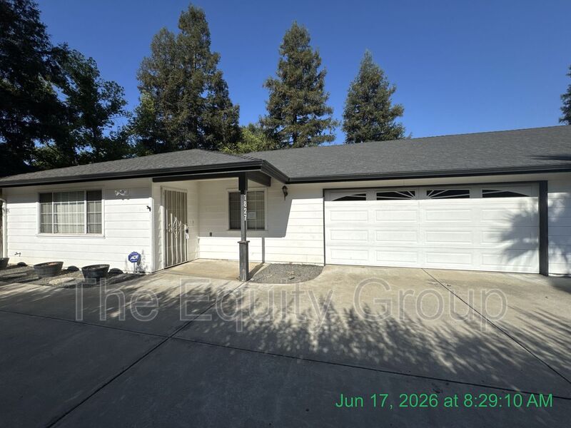 Visalia House: 1827 E Cambridge