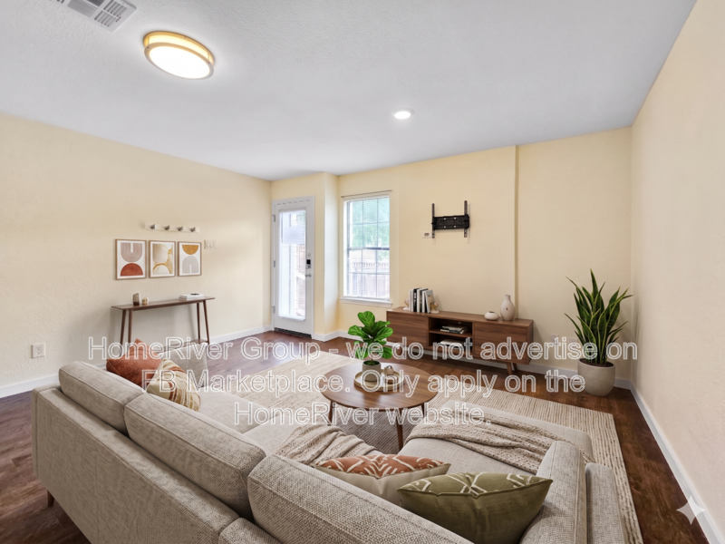 Fort Worth Townhome: 7401 Kingswood Cir
