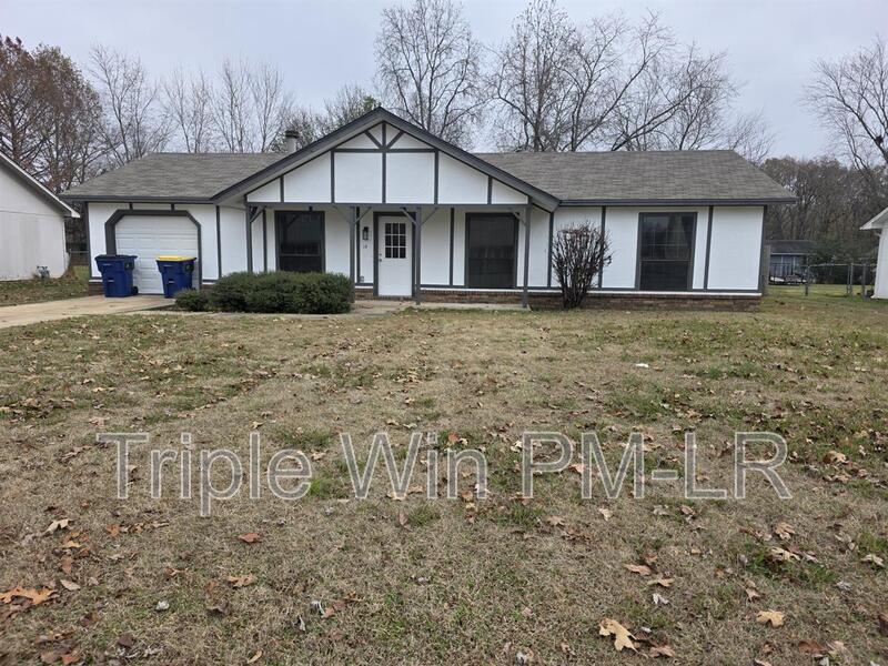 Cabot House: 14 McArthur Dr