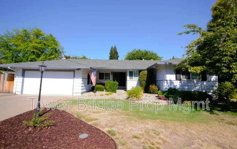 Fair Oaks House: 5680 Reinhold Street