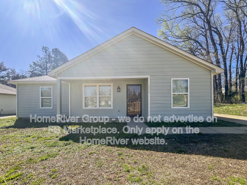 Memphis House: 3804 Lake Park Cv