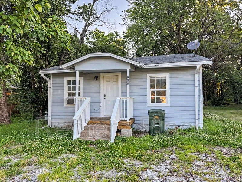 Claremore House: 908 W 6th St