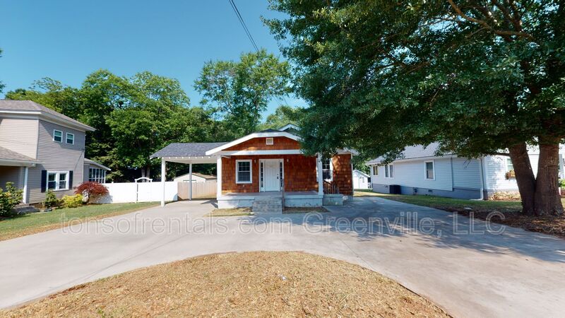 Greenville House: 217 Brockman Avenue
