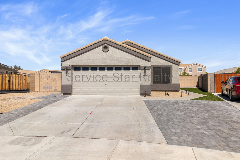 El Mirage House: 14809 N El Frio Cir