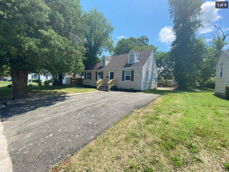 Richmond House: 3915 E Chatam Dr