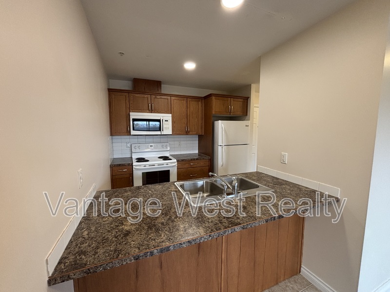 Kelowna Condo: 403-598 Sutherland Ave