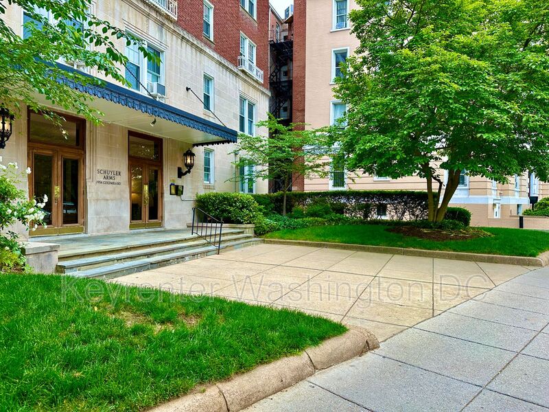Washington Condo: 1954 Columbia Rd, NW