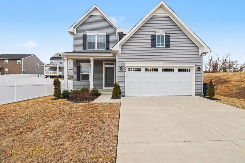 Fredericksburg House: 484 Bridgepoint Drive