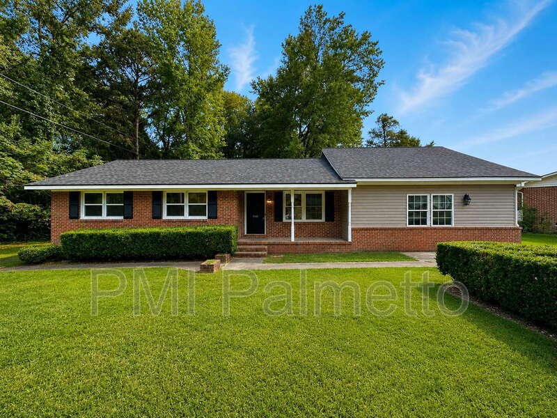 Camden House: 948 Wateree Blvd