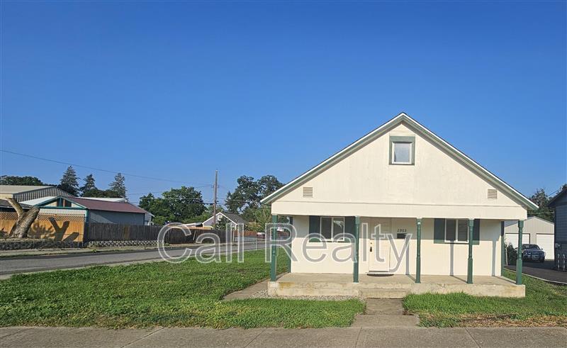Spokane House: 2903 N Smith