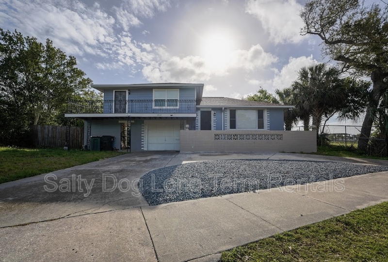 Daytona Beach House: 1208 N Halifax Ave
