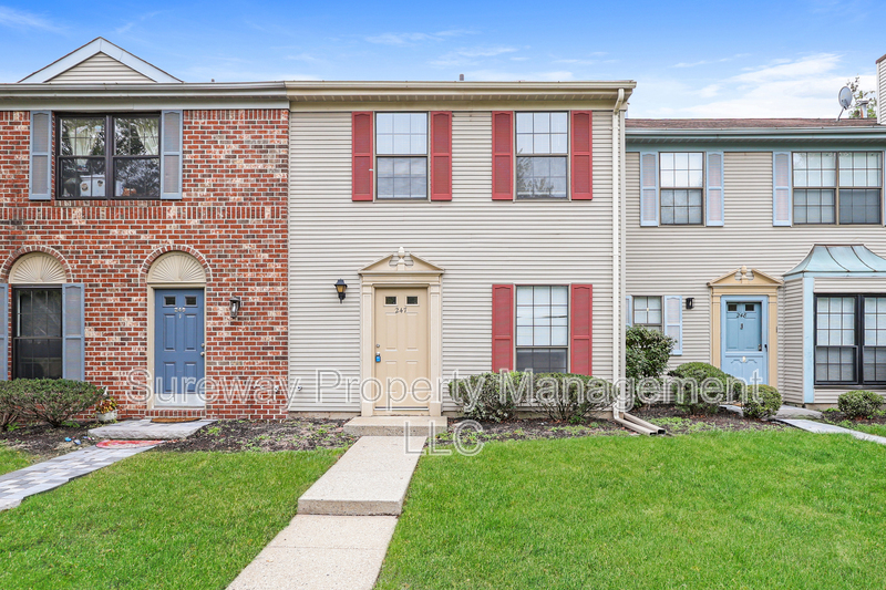 Piscataway Townhome: 247 Hampshire Ct