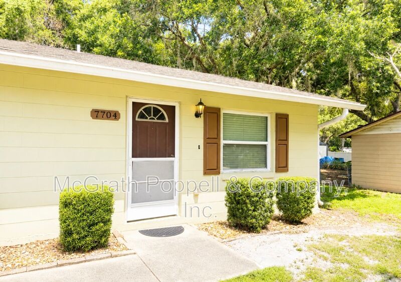 Lakeland House: 7704 Chase Rd