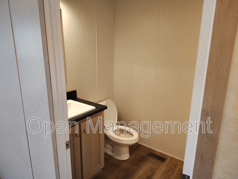 Scottsbluff House: 24 Erin Lane