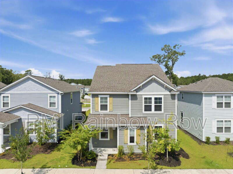Summerville House: 407 Oak View Way