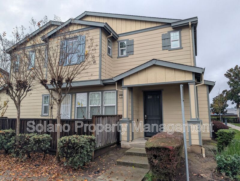 Fairfield House: 1613 Centennial Drive