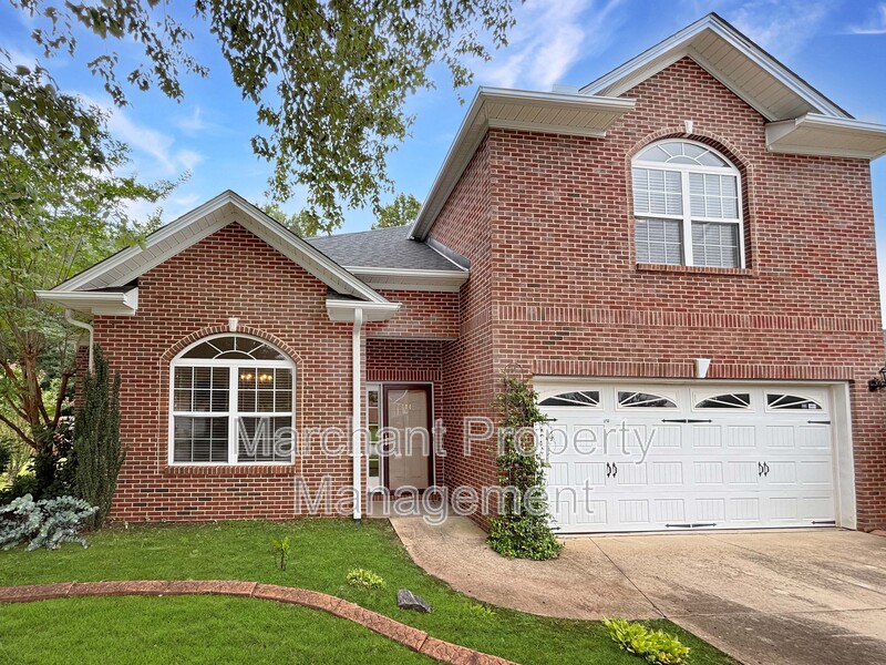 Easley House: 404 Spirit Mountain Lane