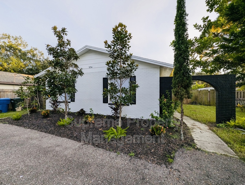 Largo House: 3154 Pine Tree Avenue