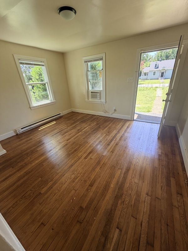 Richmond House: 306 St Clair ln