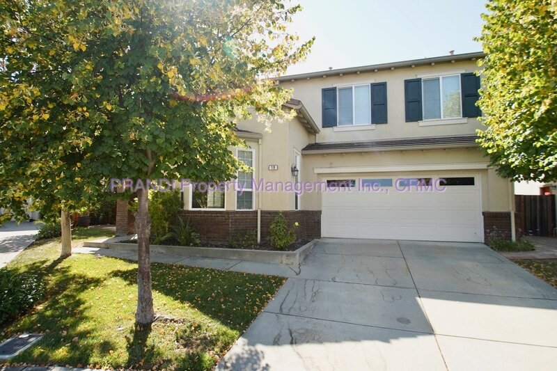 Novato House: 19 Waterbury Ln