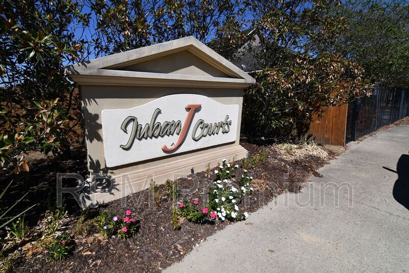 Denham Springs Condo: 8429 Florida Blvd
