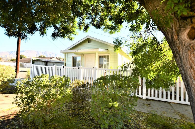 SANTA PAULA House: 129 SOUTH 11TH STREET