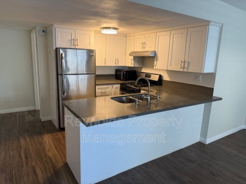 San Diego Condo: 4674 Bancroft Street