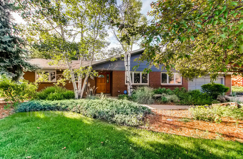 Boulder House: 220 Hopi Place