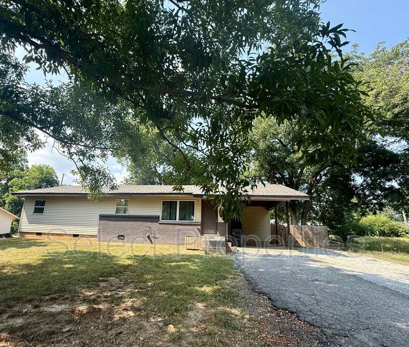 Jonesboro House: 3708 Fielder